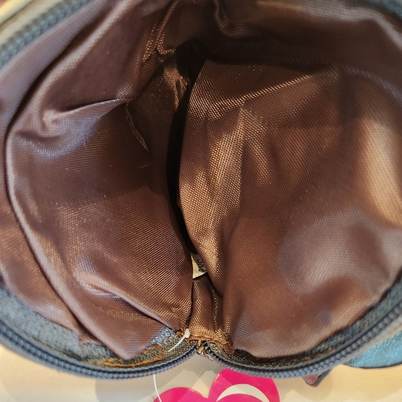 Metallic Grey Flower Wristlet - Picture 2 of 4